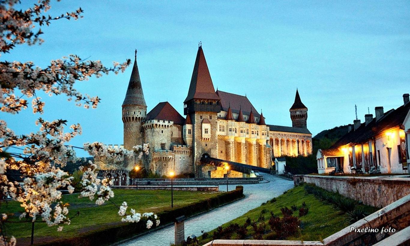 Studio Central Хунедоара Экстерьер фото